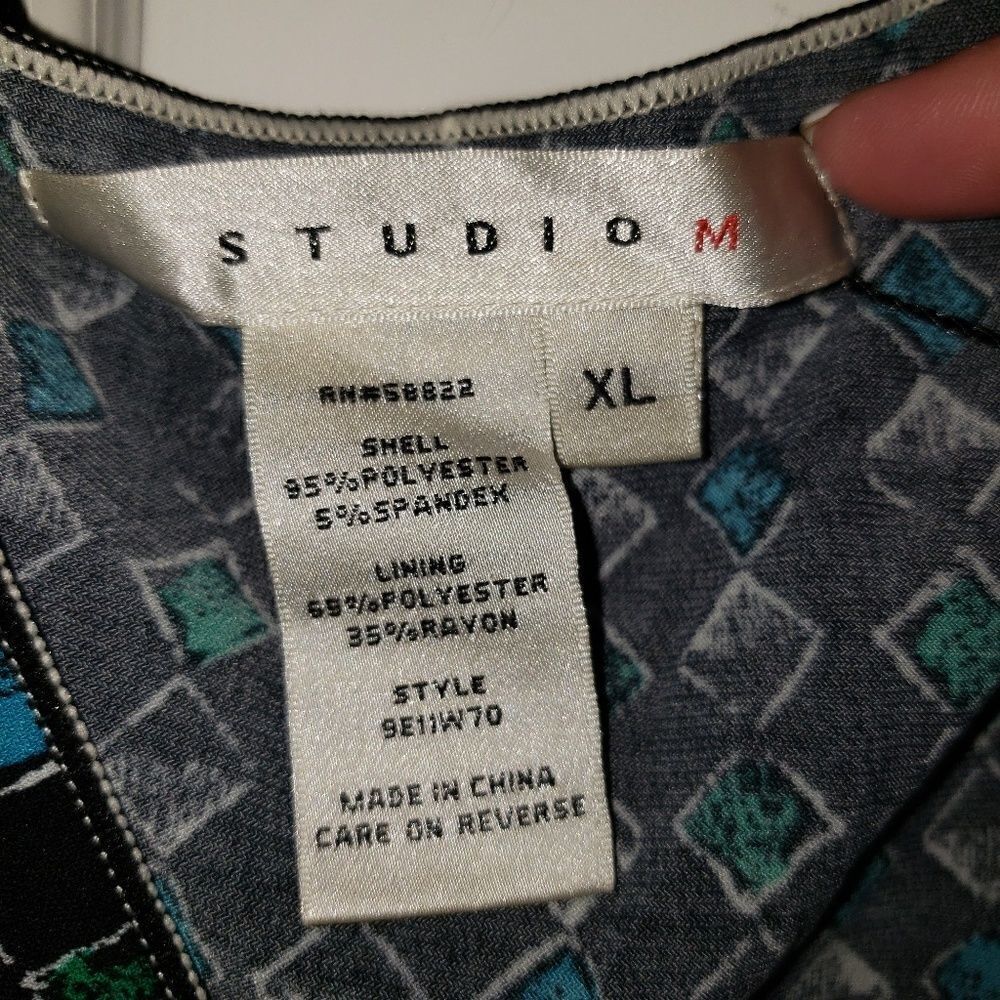 Studio M deep vneck patterned blouse - Picture 2 of 6
